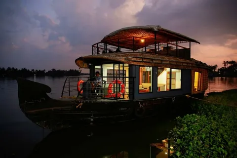 Kerala houseboat booking